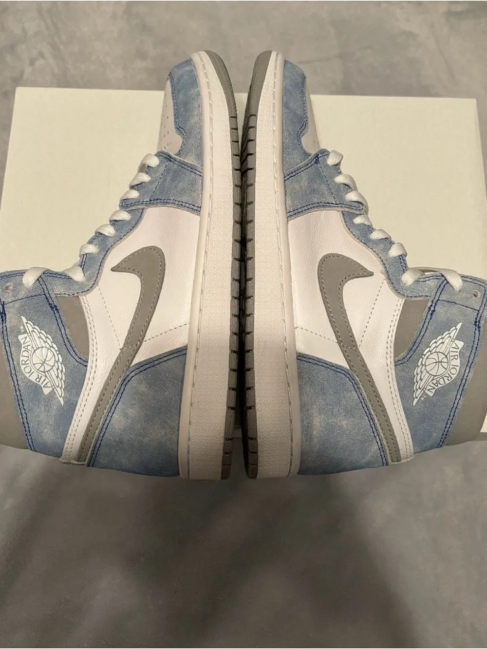 Jordan 1 Retro OG High Hyper Royal 2021 Size 9